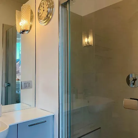 Hotel apartamentowy Amazing 2br With Fantastic View In Porta Venezia Mediolan